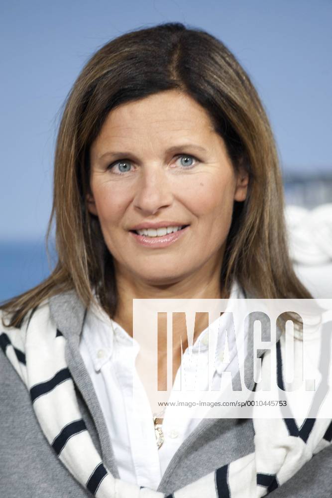 Katrin MUELLER-HOHENSTEIN, Müller-Hohenstein, Moderatorin, ZDF, Vorstellung der Moderatoren von ARD und ZDF für die Fussball-EM 2012 in Polen und der Ukraine, Hamburg 24.04. 2012. Â