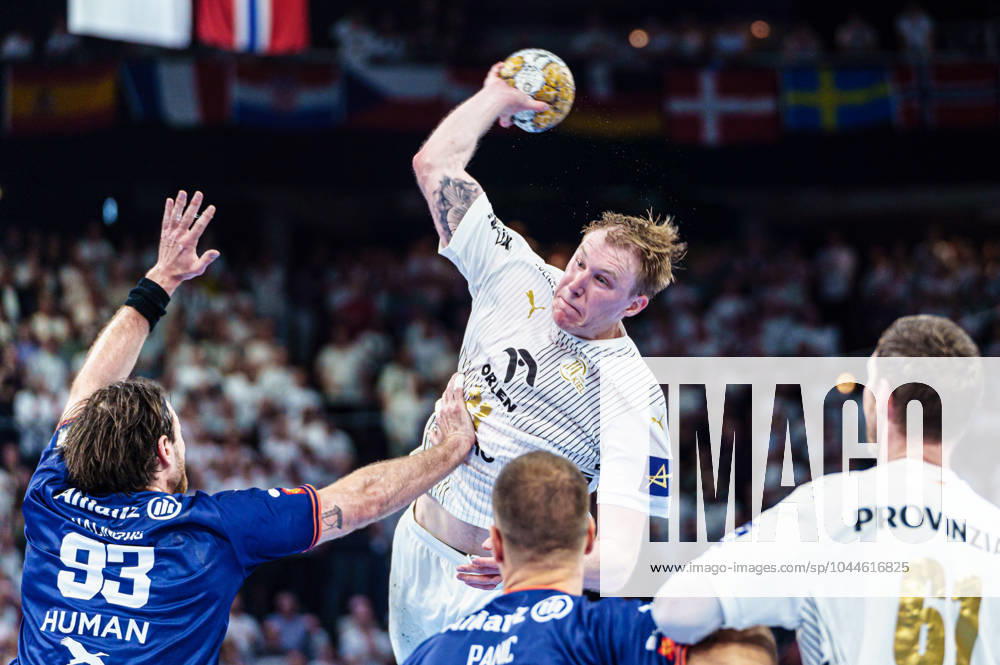 Throw Goal Eric Johansson THW Kiel, 21 GER, THW Kiel vs Montpellier HB, Handball, Champions League, quarter-final, second leg, 2023 2024 season, 02 05 2024 GER, THW Kiel vs Montpellier HB, Handball, Champions League, quarter-final, second leg, 2023 2024 season, 02 05 2024 Kiel