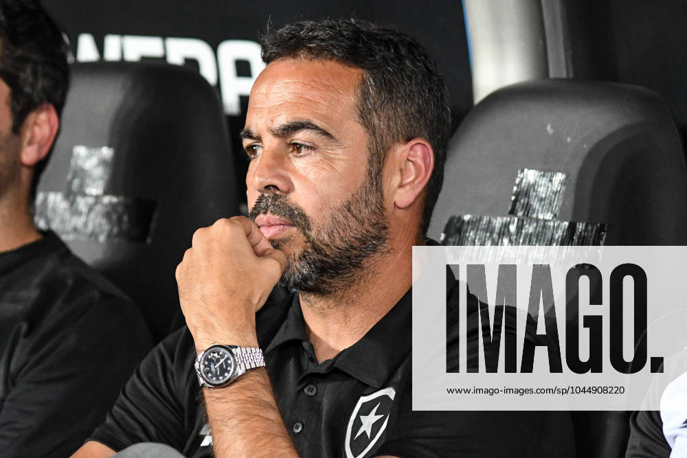 Botafogo x LDU RIO DE JANEIRO, RJ - 08.05.2024: BOTAFOGO X LDU - Artur Jorge during Botafogo x LDU held at the Nilton Santos Stadium for the Copa Libertadores da América 2024, on this Wednesday (08), Rio de Janeiro, RJ. (Photo: Celso Pupo Fotoarena) x2535069x CelsoxPupo
