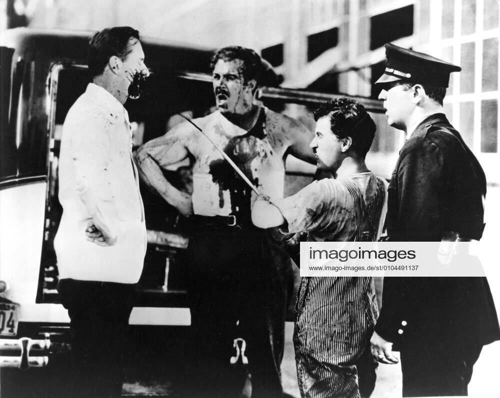 MODERN TIMES Date: 1936 Mandatory credit line: Image courtesy CHARLES CHAPLIN PRODUTIONS Ronald Grant Archive Mary Evans