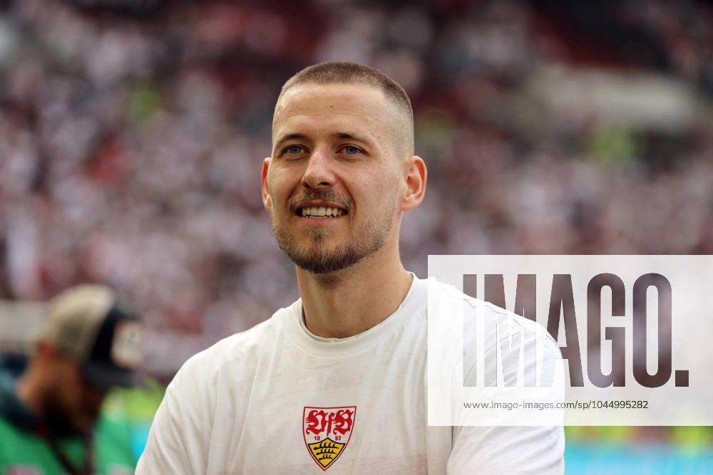 04 05 24 VfB Stuttgart FC Bayern Munich Germany, Stuttgart, 04 05 2024, Football, Bundesliga, VfB Stuttgart FC Bayern Munich Waldemar Anton VfB Stuttgart final cheer qualification Champions League