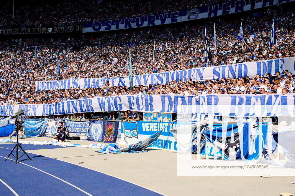 Hertha BSC celebrates victory, GER, Hertha BSC vs 1 FC Kaiserslautern, Soccer Men, 2 Bundesliga, Season 2023 2024, Matchday 33, 11 05 2024 DFL REGULATES PROHIBIT ANY USE OF PHOTOGRAPHS AS IMAGE SEQUENCES AND OR QUASI VIDEO GER, Hertha BSC vs 1 FC Kaiserslautern, Soccer Men, 2 Bundesliga, Season 2023 2024, Matchday 33, 11 05 2024 Berlin
