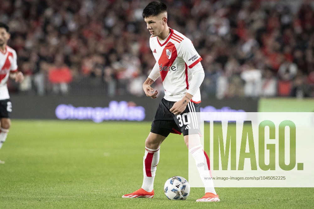 Franco Mastantuono of River Plate drives the ball during a match between River Plate and Central Cordoba as part of Liga Profesional 2024 at Estadio Mas Monumental Antonio Vespucio Liberti on May 11, 2024 in Buenos Aires, Argentina. . Final Score River Plate 3 - 0 Central Cordoba Buenos Aires Argentina - ZUMAs197 20240511_aaa_s197_358