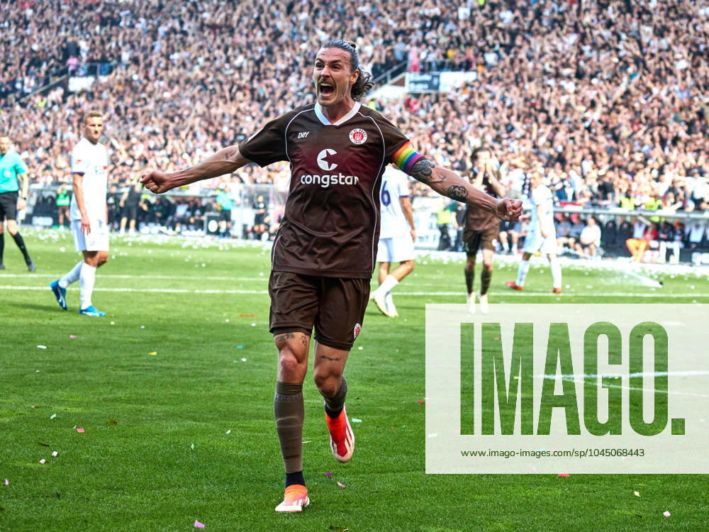 Marcel Hartel FC St Pauli 10 scores the third goal for St Pauli in the 68th minute of the match The jubilation and joy is great for Jackson Irvine FC St Pauli 07 GER, FC St Pauli vs VFL Osnabrueck, 2 Bundesliga, 33 Matchday, Football, Season 2023 2024, 12 05 2024 GER, FC St Pauli vs VFL Osnabrueck, 2 Bundesliga, 33 Matchday, Football, Season 2023 2024, 12 05 2024 Hamburg