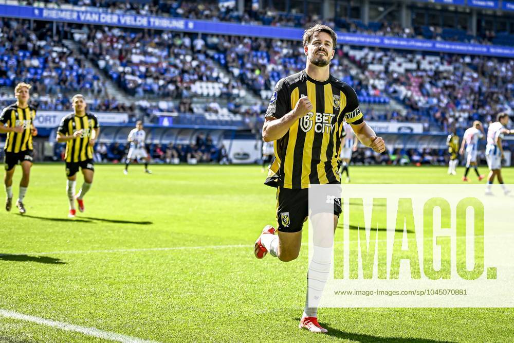 HEERENVEEN, 12-05-2024, Abe Lenstra Stadium, Dutch Eredivisie Football, season 2023 2024, Match between sc Heerenveen and Vitesse. Vitesse player Marco van Ginkel celebrating the goal 1-2 Heerenveen - Vitesse x25215765x