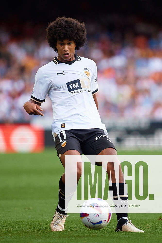 Valencia CF v Rayo Vallecano - LaLiga EA Sports Peter Federico of Valencia CF is in action during the LaLiga EA Sports match between Valencia CF and Rayo Vallecano at Mestalla Stadium in Valencia, Spain, on May 12, 2024. Valencia Spain