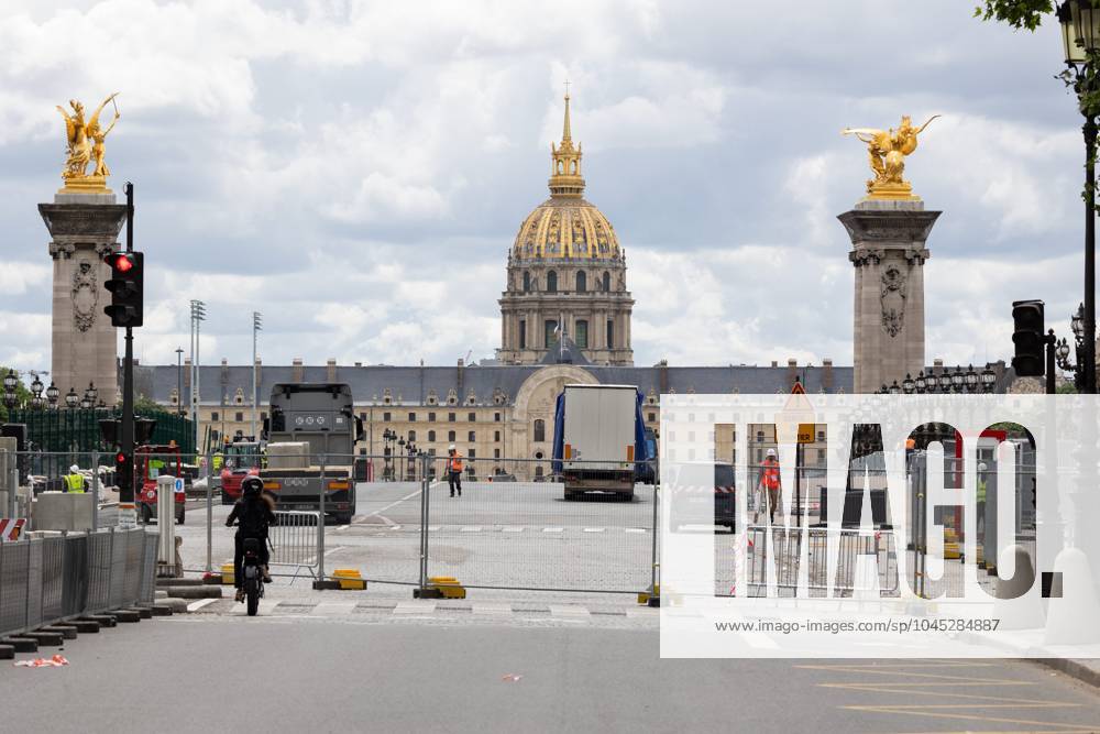Construction work underway as Paris prepares to host 2024 Olympic Games, Olympische Spiele, Olympia, OS Alexis Sciard IP3; Paris, France, May 17, 2024 - Some roads are closed near Invalides and the Pont Alexandre III because of the preparation for the 2024 Olympic Games. The Paris 2024 Olympic Games will be held from July 26 to August 11, 2024, for 16 days. PARIS 2024, PREPARATION, ILLUSTRATION, ASSEMBLEE NATIONALE, CHANTIER, JEUX OLYMPIQUES, LIEU TOURISTIQUE, JO