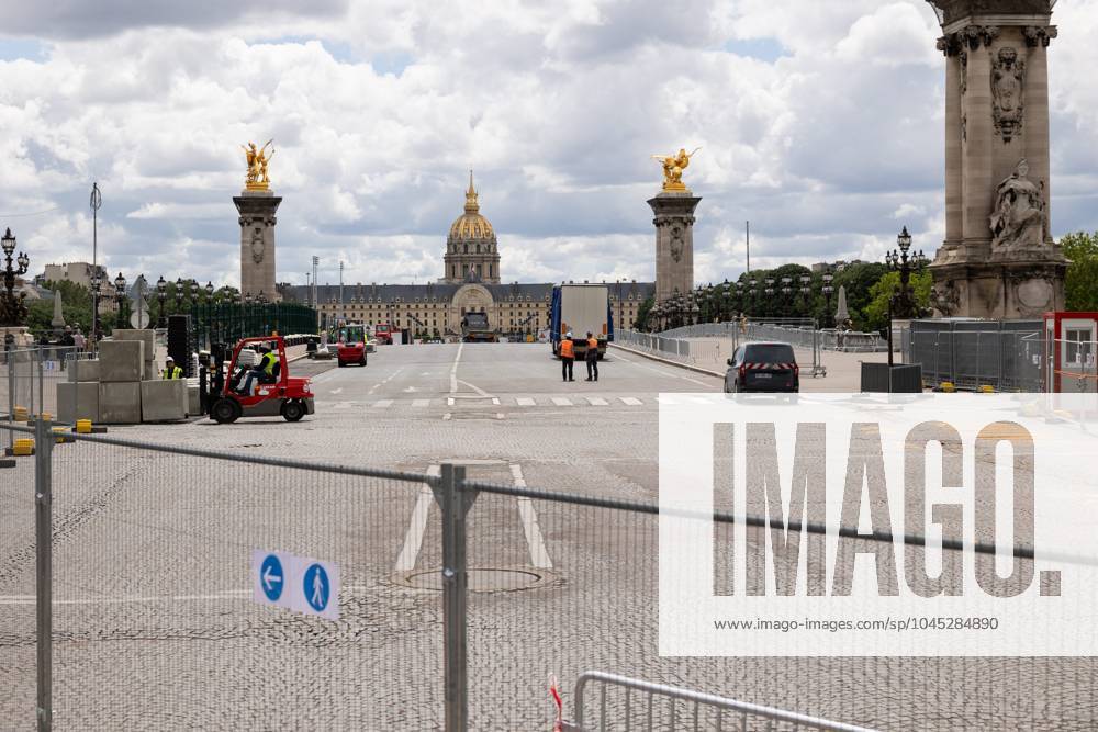 Construction work underway as Paris prepares to host 2024 Olympic Games, Olympische Spiele, Olympia, OS Alexis Sciard IP3; Paris, France, May 17, 2024 - Some roads are closed near Invalides and the Pont Alexandre III because of the preparation for the 2024 Olympic Games. The Paris 2024 Olympic Games will be held from July 26 to August 11, 2024, for 16 days. PARIS 2024, PREPARATION, ILLUSTRATION, ASSEMBLEE NATIONALE, CHANTIER, JEUX OLYMPIQUES, LIEU TOURISTIQUE, JO