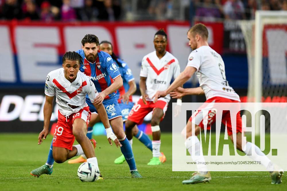 CAEN - VALENCIENNES PHOTOPQR OUEST FRANCE Martin ROCHE ; Caen ; 17 05 2024 ; Ce vendredi 17 mai 2024 la 38 ème et dernière journée de ligue 2 BKT avec le match entre le SM Caen ( Stade Malherbe de Caen ) et Valenciennes FC ( VAFC ) au stade Michel d Ornano à Caen ( Calvados Normandie ) Manga Foe Ondoa Quentin Daubin et Julien Masson Photographe: Martin ROCHE Caen France