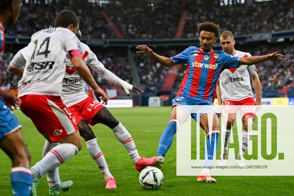CAEN - VALENCIENNES PHOTOPQR OUEST FRANCE Martin ROCHE ; Caen ; 17 05 2024 ; Ce vendredi 17 mai 2024 la 38 ème et dernière journée de ligue 2 BKT avec le match entre le SM Caen ( Stade Malherbe de Caen ) et Valenciennes FC ( VAFC ) au stade Michel d Ornano à Caen ( Calvados Normandie ) TIdiam Gomis et Joffrey Cuffautet Julien Masson Photographe: Martin ROCHE Caen France