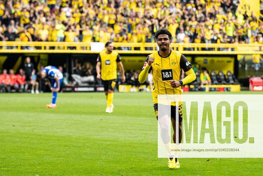 1 Soccer Bundesliga, 34 Matchday Borussia Dortmund SV Darmstadt 98 18 05 2024 Borussia Dortmund in jubilation after Ian Maatsens goal Borussia Dortmund, 22 , 1 Soccer Bundesliga, 34 Matchday Borussia Dortmund SV Darmstadt 98 Signal Iduna Park, Dortmund 18 05 2024 DFL DFB regulations prohibit any use of photographs as image sequences and or quasi video