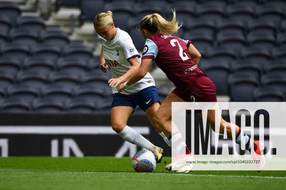 Tottenham Hotspur Women v West Ham United Women FA Women s Super League 18 05 2024. Tottenham Hotspur Women forward Celin Bizet Ildhusoy (14) runs with the ball during the FA Women s Super League match between Tottenham Hotspur Women and West Ham United Women at Tottenham Hotspur Stadium, London, United Kingdom on 18 May 2024. Editorial use only DataCo restrictions apply See www.football-dataco.com ,