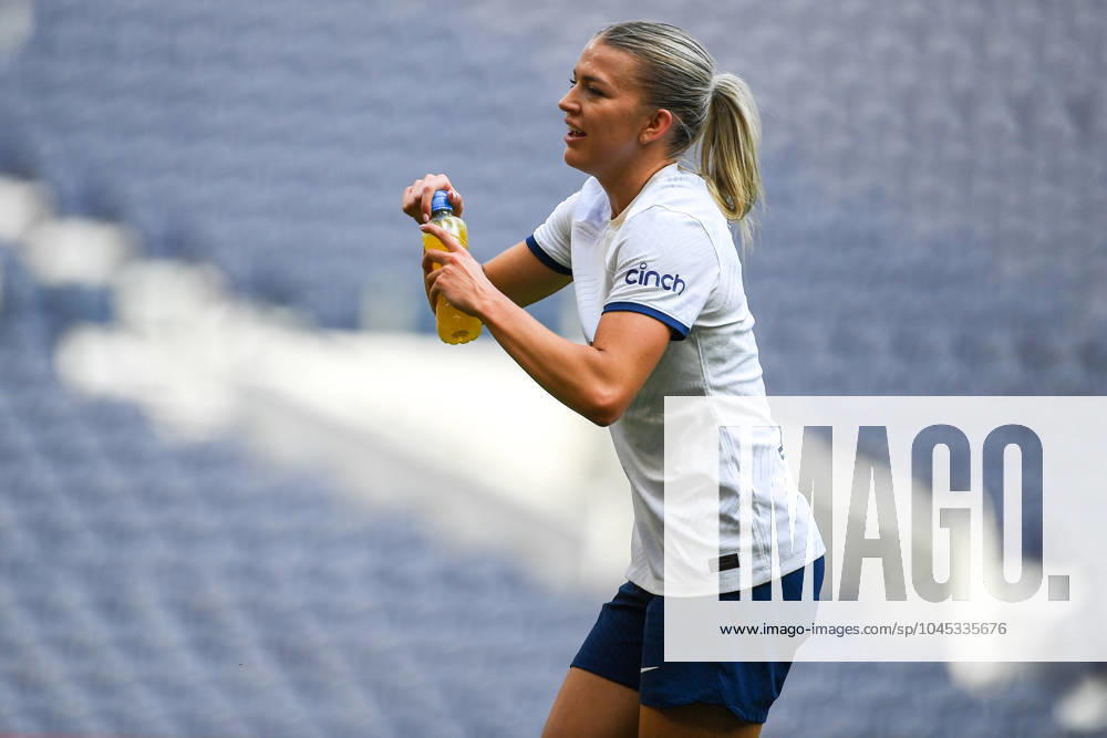 Tottenham Hotspur Women v West Ham United Women FA Women s Super League 18 05 2024. Tottenham Hotspur Women defender Charlotte Grant (2) takes on some refreshment during the FA Women s Super League match between Tottenham Hotspur Women and West Ham United Women at Tottenham Hotspur Stadium, London, United Kingdom on 18 May 2024. Editorial use only DataCo restrictions apply See www.football-dataco.com ,