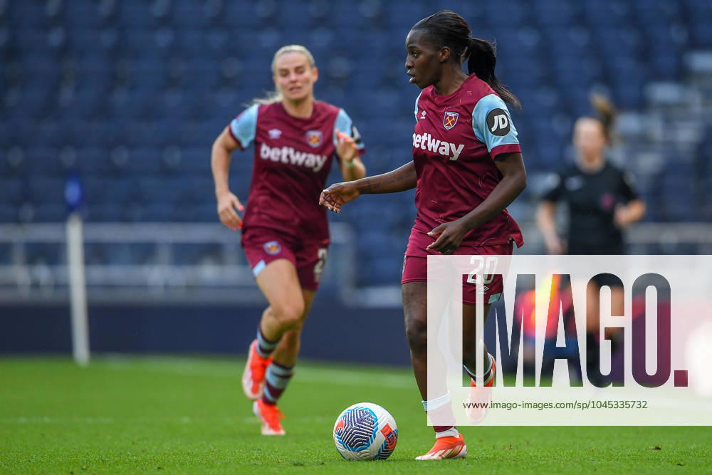 Tottenham Hotspur Women v West Ham United Women FA Women s Super League 18 05 2024. West Ham United Women forward Viviane Asseyi (20) tries to start an attack during the FA Women s Super League match between Tottenham Hotspur Women and West Ham United Women at Tottenham Hotspur Stadium, London, United Kingdom on 18 May 2024. Editorial use only DataCo restrictions apply See www.football-dataco.com ,