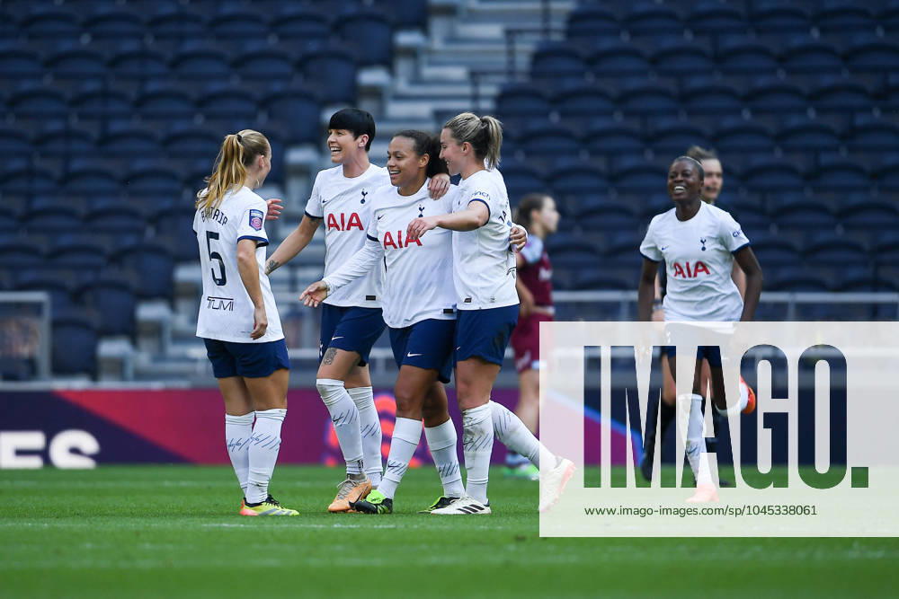 Tottenham Hotspur Women v West Ham United Women FA Women s Super League 18 05 2024. GOAL - The Tottenham players celebrate with Tottenham Hotspur Women midfield Drew Spence (24, centre) after she made it 3-1 during the FA Women s Super League match between Tottenham Hotspur Women and West Ham United Women at Tottenham Hotspur Stadium, London, United Kingdom on 18 May 2024. Editorial use only DataCo restrictions apply See www.football-dataco.com ,