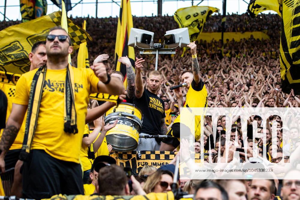 1 Soccer Bundesliga, 34 Matchday Borussia Dortmund SV Darmstadt 98 18 05 2024 Marko Reus Borussia Dortmund, 11 , after the match farewell, fan scene, fans spectator area 1 Soccer Bundesliga, 34 Matchday Borussia Dortmund SV Darmstadt 98 Signal Iduna Park, Dortmund 18 05 2024 DFL DFB regulations prohibit any use of photographs as image sequences and or quasi video