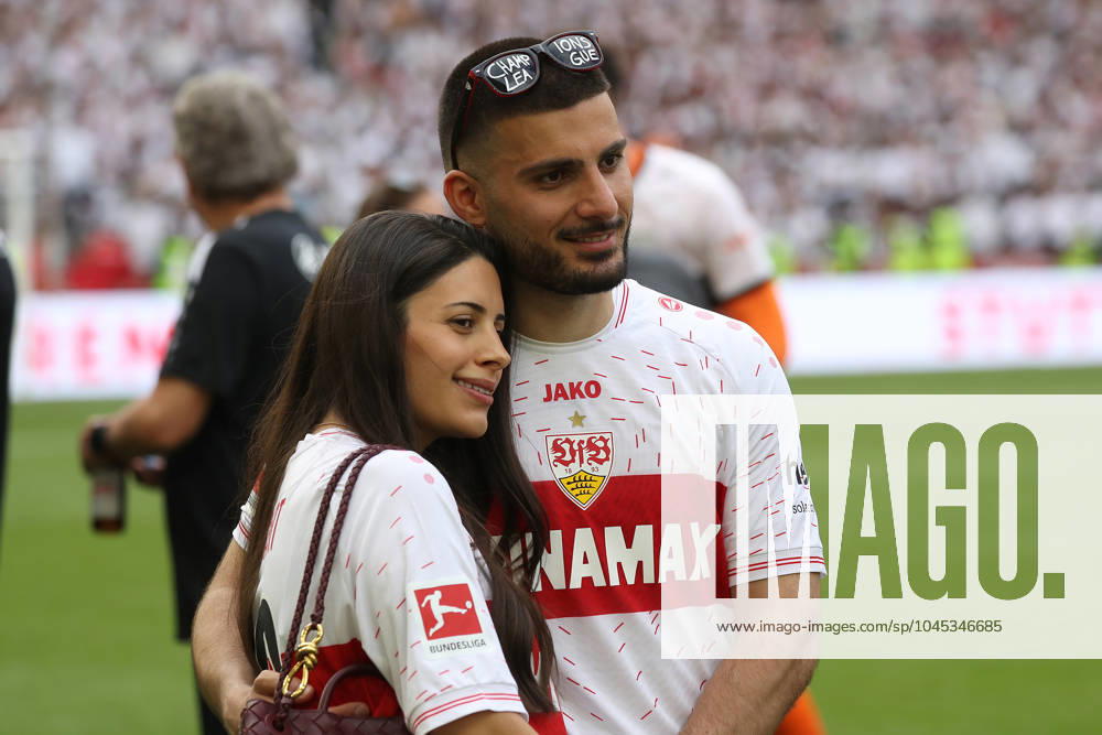 18 05 24 VfB Stuttgart Borussia Mönchengladbach Germany, Stuttgart, 18 05 2024, Football, Bundesliga, VfB Stuttgart Borussia Mönchengladbach Deniz Undav, VfB, with girlfriend Tanja