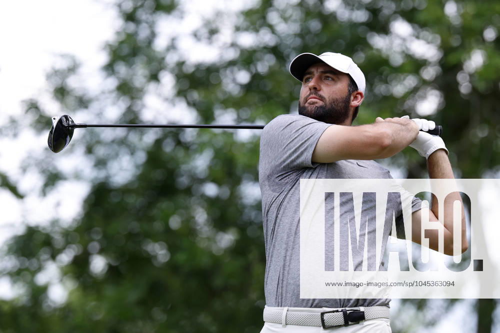 LOUISVILLE, KY - MAY 18: Scottie Scheffler hits his tee shot on No. 2 during the third round of the PGA, Golf Herren Championship, May 18, 2024, at Valhalla Golf Club in Louisville, Kentucky.(Photo by Matthew Maxey Icon Sportswire) GOLF: MAY 18 PGA Championship Icon240518012