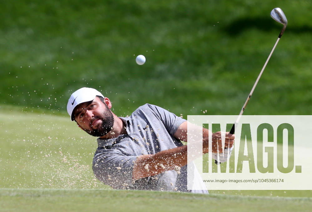 Scottie Scheffler chips onto the seven green during the third round of the 2024 PGA, Golf Herren Championship at Valhalla Golf Course on Saturday, May 18, 2024 in Louisville, Kentucky. KYP20240518086 JOHNxSOMMERSxII