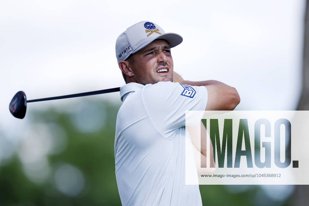 LOUISVILLE, KY - MAY 18: Bryson DeChambeau (USA) hits a drive at the 12th hole during the third round of the 2024 PGA, Golf Herren Championship at Valhalla Golf Club on May 18, 2024 in Louisville, Kentucky. (Photo by Joe Robbins Icon Sportswire) GOLF: MAY 18 PGA Championship Icon573240518030
