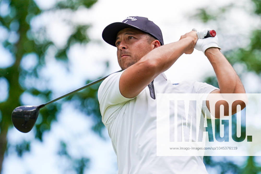 Xander Schauffele tees off the 2nd tee during the third round of the 2024 PGA, Golf Herren Championship at Valhalla Golf Club. Louisville USA - ZUMAw109 20240518_fap_w109_040