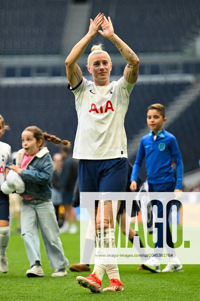Tottenham Hotspur Women v West Ham United Women FA Women s Super League 18 05 2024. Tottenham Hotspur Women forward Bethany England (captain) (9) acknowledges the fans at the end o the game and season during the FA Women s Super League match between Tottenham Hotspur Women and West Ham United Women at Tottenham Hotspur Stadium, London, United Kingdom on 18 May 2024. Editorial use only DataCo restrictions apply See www.football-dataco.com ,