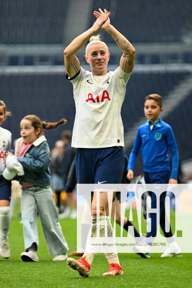 Tottenham Hotspur Women v West Ham United Women FA Women s Super League 18 05 2024. Tottenham Hotspur Women forward Bethany England (captain) (9) acknowledges the fans at the end o the game and season during the FA Women s Super League match between Tottenham Hotspur Women and West Ham United Women at Tottenham Hotspur Stadium, London, United Kingdom on 18 May 2024. Editorial use only DataCo restrictions apply See www.football-dataco.com ,