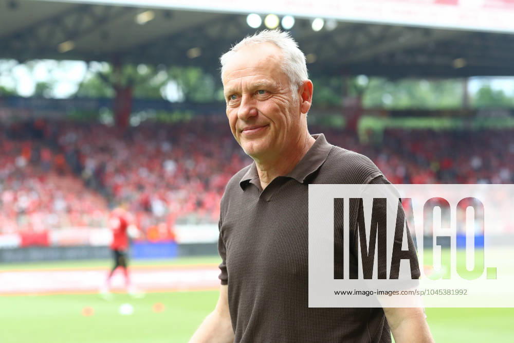 Soccer 1 Bundesliga, 1 FC Union Berlin SC Freiburg, v l Christian Streich Freiburg, Trainer Portrait, Portraet, Einzelbild Berlin