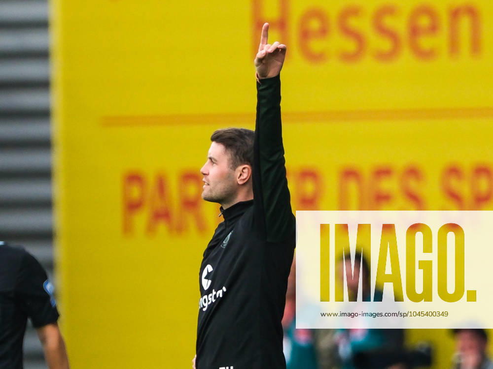 Fabian Huerzeler FC St Pauli, Coach Gestures, facial expressions, emotions, GER, SV Wehen Wiesbaden vs FC St Pauli, Football, 2 Bundesliga, Matchday 34, Season 2023 2024, 19 05 2024 DFL REGULATIONS PROHIBIT ANY USE OF PHOTOGRAPHS AS IMAGE SEQUENCES AND OR QUASI VIDEO GER, SV Wehen Wiesbaden vs FC St Pauli, Football, 2 Bundesliga, Matchday 34, Season 2023 2024, 19 05 2024 Wiesbaden
