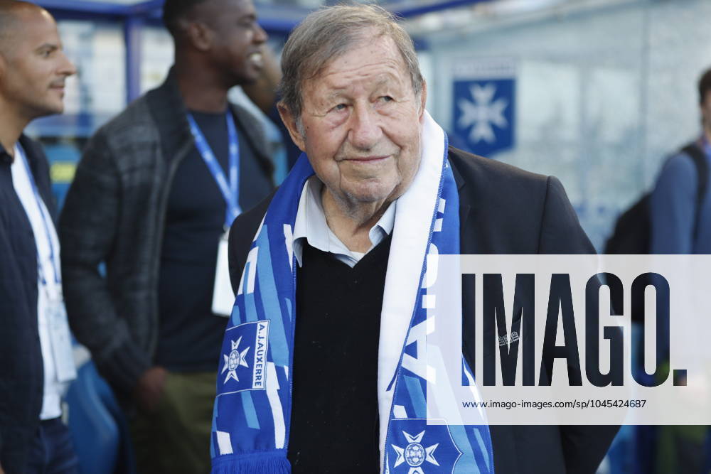 (Auxerre) Hommage aux vainqueurs de la Coupe de France 94 - Guy Roux Football : Auxerre Hommage Vainqueurs Coupe France 94 - 17 05 2024 StephanieGrossetete Panoramic