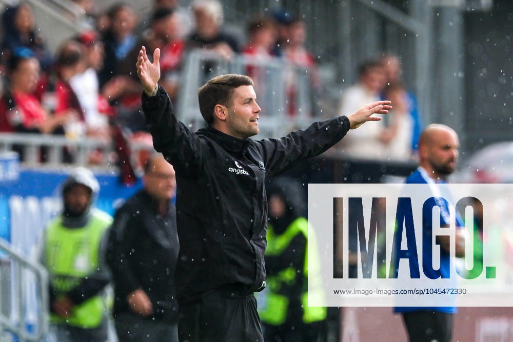 Fabian Huerzeler FC St Pauli, Coach Gestures, facial expressions, emotions, GER, SV Wehen Wiesbaden vs FC St Pauli, Football, 2 Bundesliga, Matchday 34, Season 2023 2024, 19 05 2024 DFL REGULATIONS PROHIBIT ANY USE OF PHOTOGRAPHS AS IMAGE SEQUENCES AND OR QUASI VIDEO GER, SV Wehen Wiesbaden vs FC St Pauli, Football, 2 Bundesliga, Matchday 34, Season 2023 2024, 19 05 2024 Wiesbaden