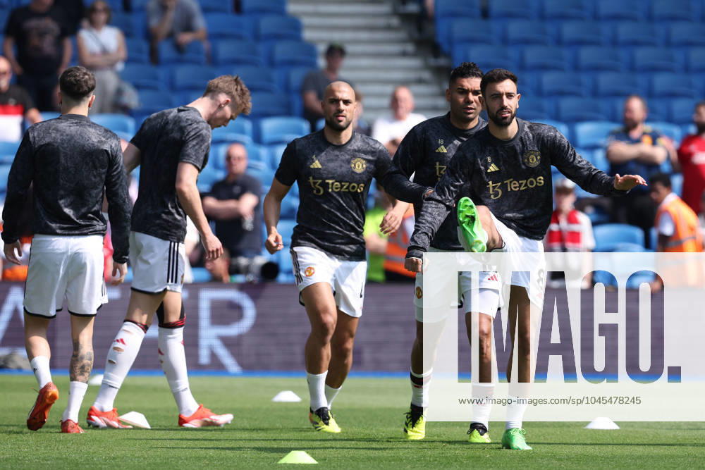 Brighton and Hove, England, 19th May 2024. Bruno Fernandes (R) of Manchester United, ManU leads the warm up during the Premier League match at the AMEX Stadium, Brighton and Hove. Picture credit should read: Paul Terry Sportimage . SPI-3160-0096