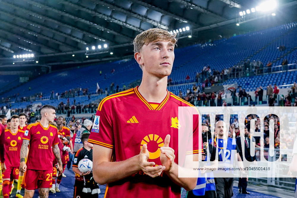 AS Roma v Genoa CFC - Serie A TIM Dean Huijsen of AS Roma greets his supporters after the Serie A TIM match between AS Roma and Genoa CFC at Stadio Olimpico on May 19, 2024 in Rome, Italy. Rome Stadio Olimpico Lazio Italy