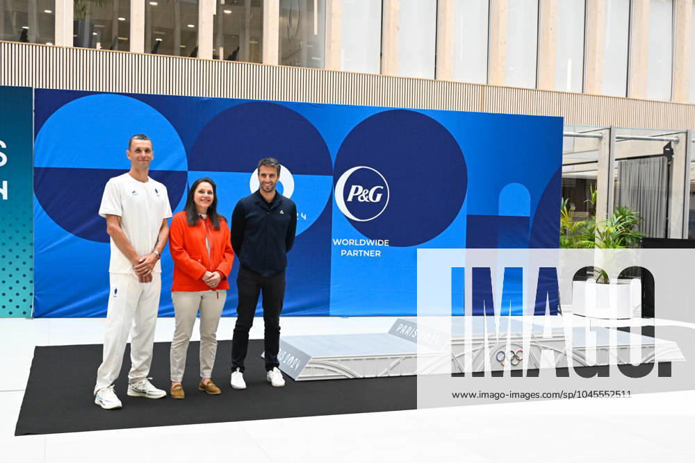 Alexis Hanquinquant ( France ) , Beatrice Dupuy ( pdg Procter Gamble France) and Tony Estanguet ( president JO 2024 ) during the presentation of podiums Olympic and Paralympic Games at Le Pulse on May 23, 2024 in Saint Denis, France. ( Photo by federico pestellini panoramic ) - PARIS 2024 : Presentation des podiums des Jeux Olympiques et Paralympiques - Saint Denis - 23 05 2024 FedericoPestellini Panoramic
