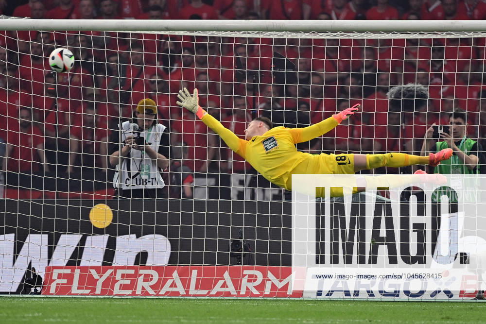 Football DFB Cup Final 2023 24, 1 FC Kaiserslautern Bayer 04 Leverkusen, v l Julian Krahl 1 FC Kaiserslautern Berlin