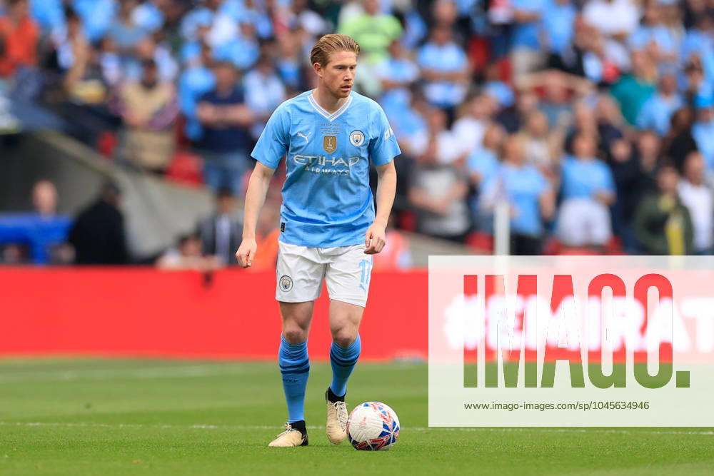 Manchester City v Manchester United, ManU FA Cup 25 05 2024. Final Kevin De Bruyne (17) of Manchester City controls the ball during the FA Cup Final match between Manchester City and Manchester United at Wembley Stadium, London, England on 25 May 2024. London Wembley Stadium Greater London England Editorial use only ,