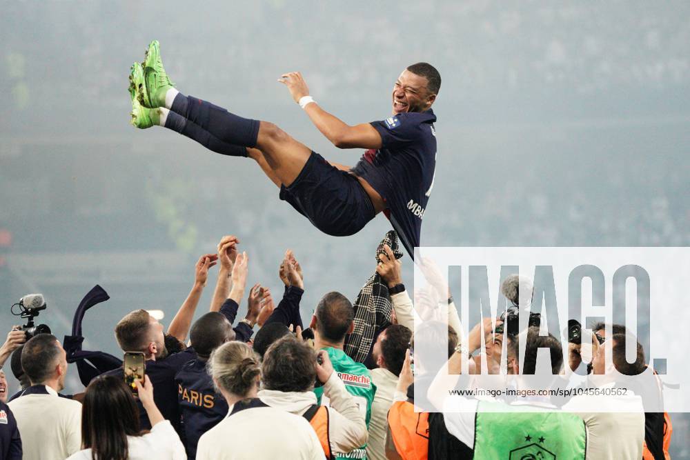 KW21 Kylian Mbappe of PSG is thrown in the air by his teammates after playing his last game for the club in their 2-1 victory Lyon v Paris Saint-Germain, Coupe de France, Final, Football, Stade Pierre-Mauroy, Lille, Paris