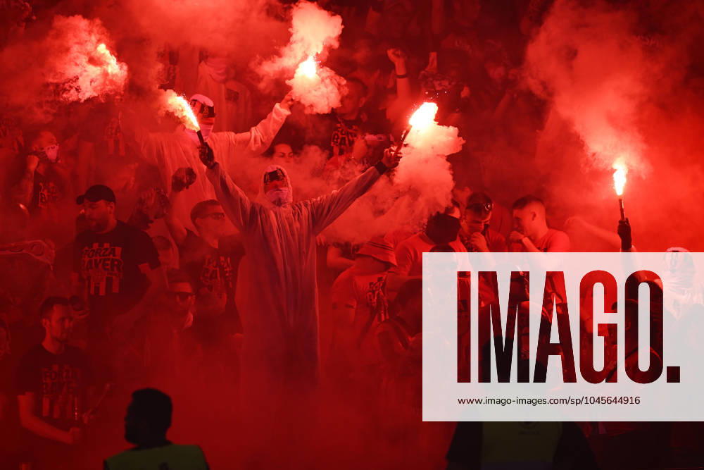 Berlin, Olympiastadion, 25 05 24, GER, Herren, DFB Pokal Final, Saison 2023 2024, 1 FC Kaiserslautern Bayer 04 Leverkusen Bild Fankurve, Fans, Fanblock Leverkusen mit Feuer, Rauch, Bengali, Bengalis, bengalisches Feuer, zuenden Feuerwerk, Rauchbombe Only for editorial use DFL regulations prohibit any use of photographs as image sequences and or quasi video Berlin Germany