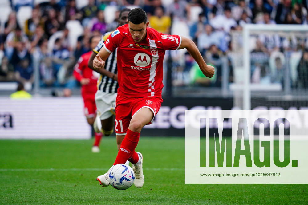 Juventus v AC Monza - Serie A TIM Valentin Carboni (AC Monza) is playing during the Italian championship Serie A football match between Juventus FC and AC Monza at Allianz Stadium in Turin, Italy, on May 25, 2024. Torino Italy Italy