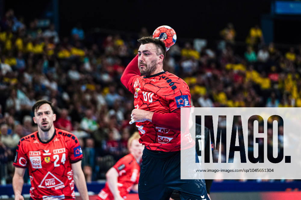 Throw Goal Jannik Kohlbacher Rhein Neckar Loewen, 80 GER, Rhein Neckar Loewen vs Fuechse Berlin, Handball, EHF European League, Semi-final 2, Season 2023 2024, 25 05 2024 GER, Rhein Neckar Loewen vs Fuechse Berlin, Handball, EHF European League, Semi-final 2, Season 2023 2024, 25 05 2024 Hamburg