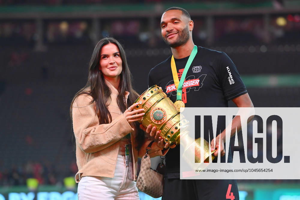 Jonathan TAH Bayer Leverkusen and wife Luisa with trophy,Cup,Trophaee, Football 81 DFB Pokal Final 2024 1 FC Kaiserslautern Bayer 04 Leverkusen 0 1 am 25 05 2024, Olympiastadion in Berlin DFL DFB regulations prohibit any use of photographs as image sequences and or quasi video Â