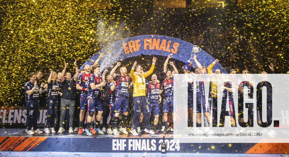 Handball, Men, Europaen League, Final Four 2024, EHF, Final, Füchse Berlin SG Flensburg Handewitt SG Flensburg Handewitt players celebrate winning the European Cup at the award ceremony Hamburg Barclays Arena Hamburg Germany