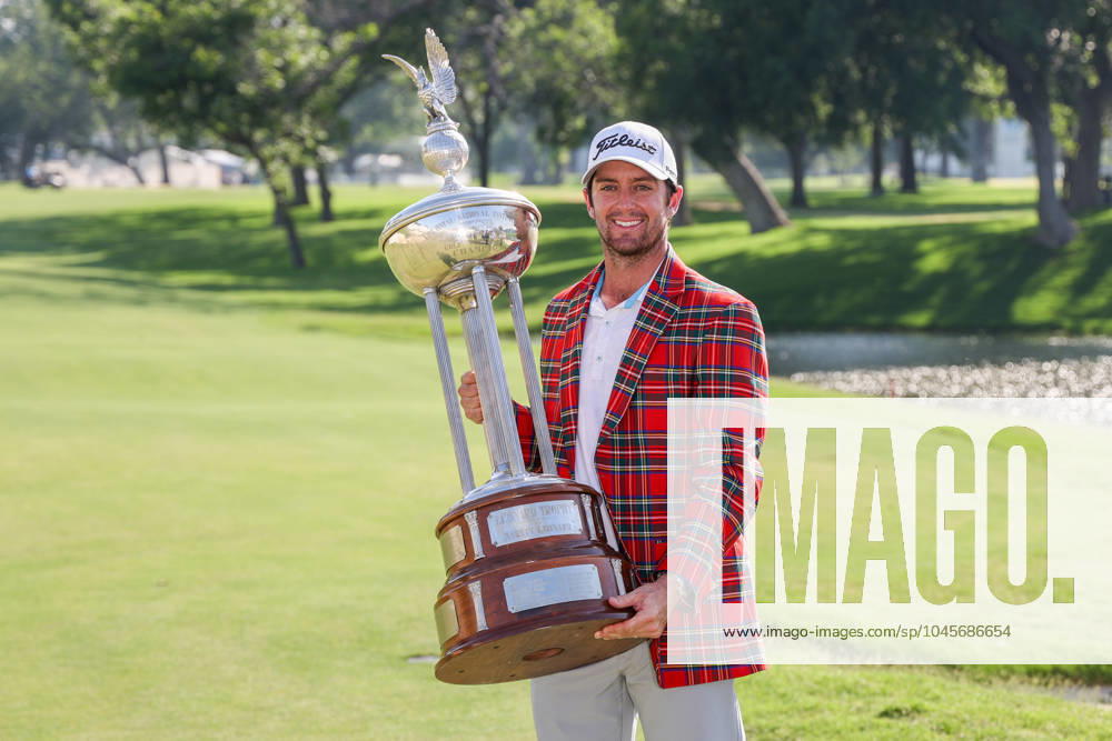 KW21 FORT WORTH, TX - MAY 26: Davis Riley (USA) poses with the trophy after winning the Charles Schwab Challenge on May 26, 2024 at Colonial Country Club in Fort Worth, TX. (Photo by George Walker Icon Sportswire) GOLF: MAY 26 PGA, Golf Herren Charles Schwab Challenge Icon240526097