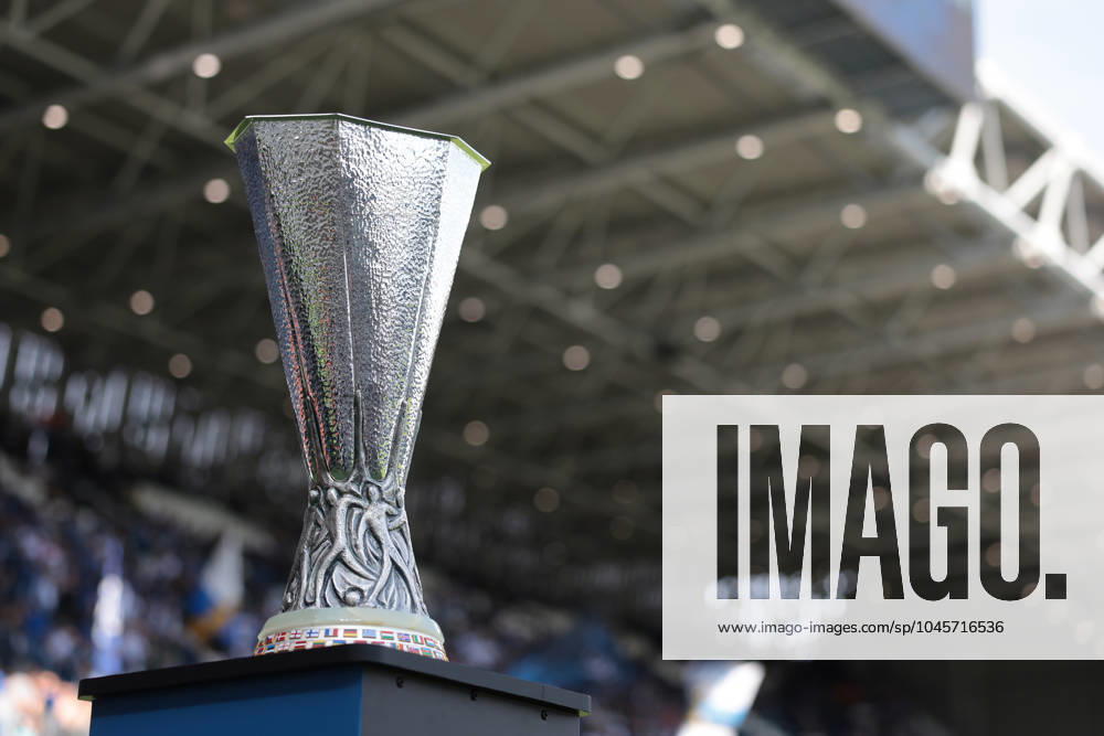 Bergamo, Italy, 26th May 2024. Atalanta BC proudly display the UEFA Europa League trophy on the touchline prior to the Serie A match at Gewiss Stadium, Bergamo. Picture credit should read: Jonathan Moscrop Sportimage . SPI-3166-0145