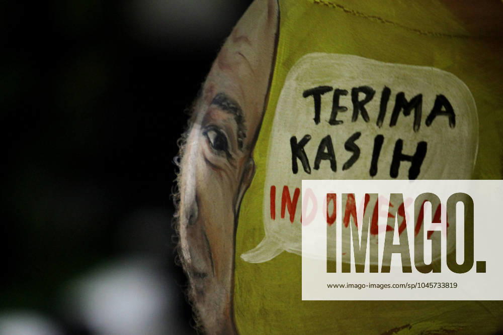 A spectator was seen painting his body with the face of FIFA President, Gianni Infantino before watching the FIFA U-17 World Cup Final match between Germany and France at Manahan Stadium. Surakarta Indonesia - ZUMAb228 20231202_zip_b228_053