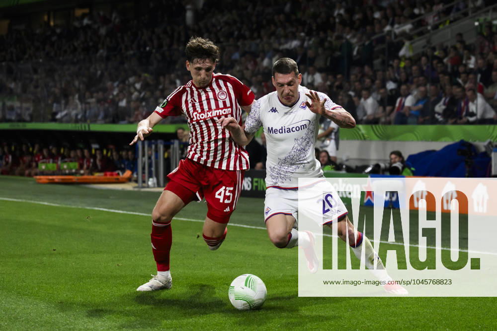 Olympiacos FC v ACF Fiorentina - UEFA Conference League Andrea Belotti of ACF Fiorentina competes for the ball with Panagiotis Retsos of Olympiacos FC during the UEFA Conference League final football match between Olympiacos FC and ACF Fiorentina. Athens Greece