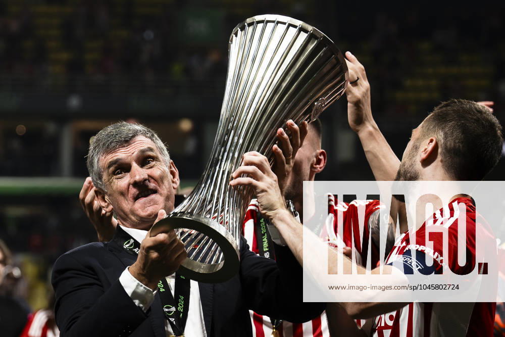 Olympiacos FC v ACF Fiorentina - UEFA Conference League Jose Luis Mendilibar, head coach of Olympiacos FC, holds the trophy during the award ceremony following the UEFA Conference League final football match between Olympiacos FC and ACF Fiorentina. Athens Greece