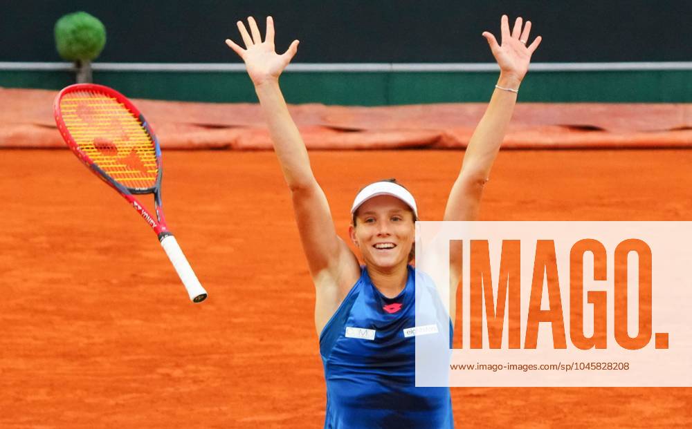 Varvara Gracheva celebrates her third round win French Open Tennis, Day 7, Tennis, Roland Garros, Paris, France