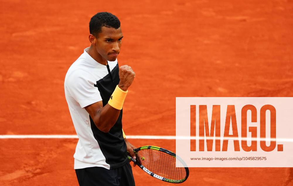 Felix Auger-Aliassime celebrates winning the second set French Open Tennis, Day 7, Tennis, Roland Garros, Paris, France