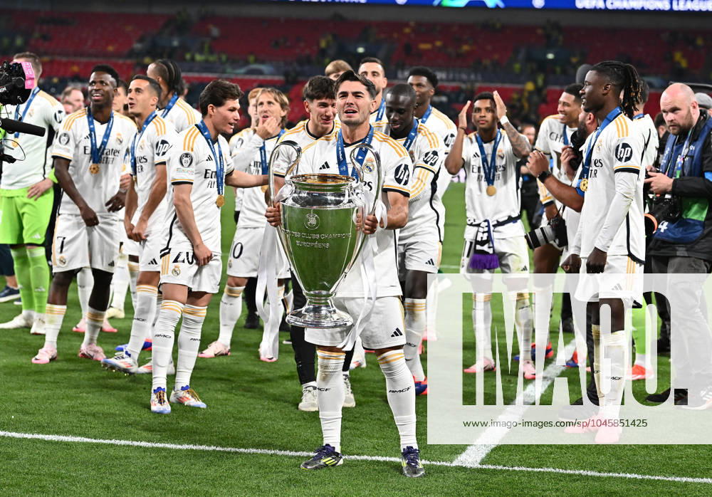 Football UEFA Champions League Final 2024, Borussia Dortmund Real Madrid,, v l Brahim Diaz Real Madrid with pokal London